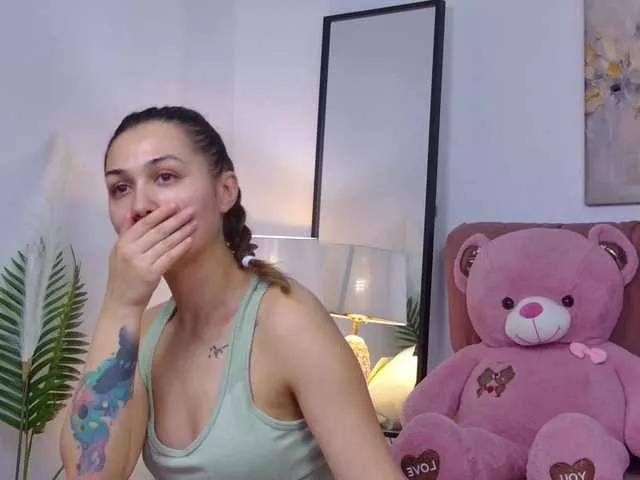 Explore our live girls sluts from our Custom and Multi clubs and checkout exclusive access to highly interactive content, such as shape, hair, titties, pussy type and many more.