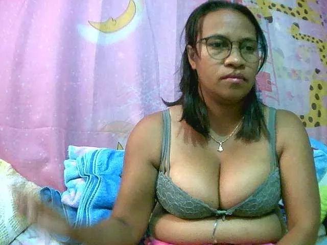 NikiXXScotty from BongaCams