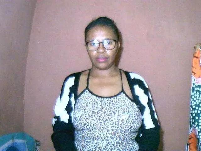 Nirinah2710 from BongaCams