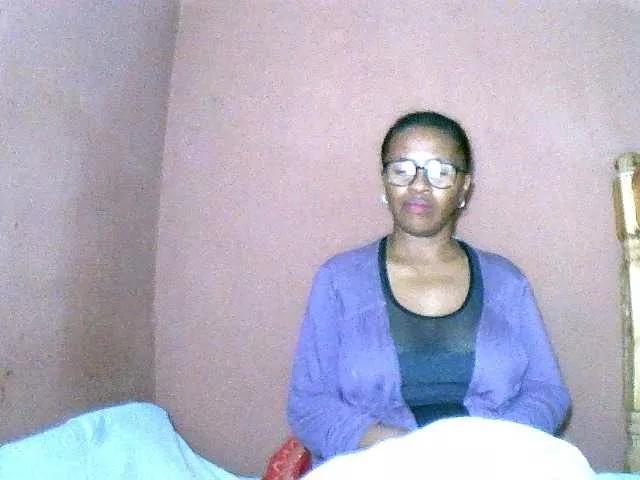 Nirinah2710 from BongaCams