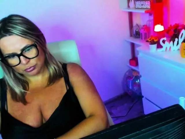 Explore our live girls sluts from our Custom and Multi clubs and checkout exclusive access to highly interactive content, such as shape, hair, titties, pussy type and many more.