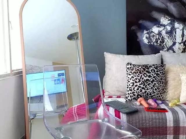 Explore our live girls sluts from our Custom and Multi clubs and checkout exclusive access to highly interactive content, such as shape, hair, titties, pussy type and many more.