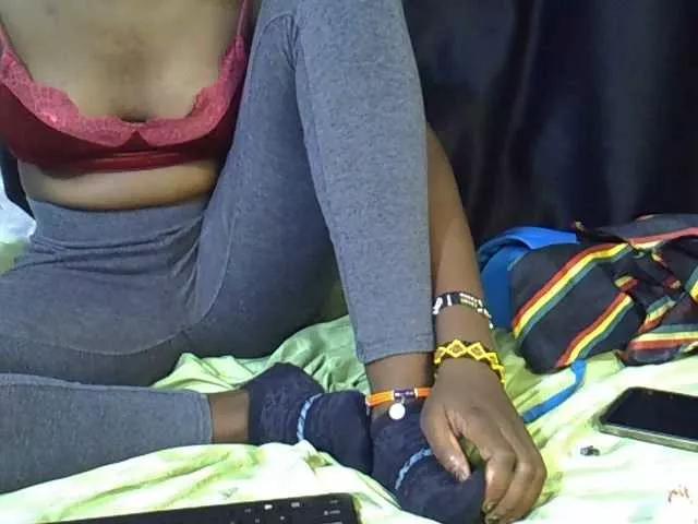 Pretty-Queen18 webcams show profile image 