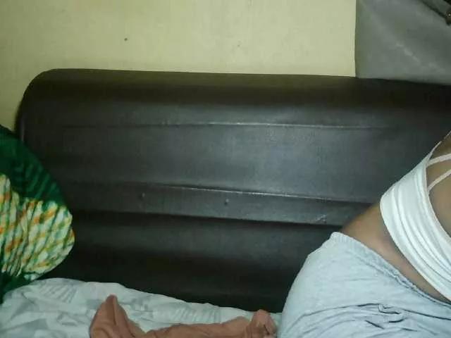 Pussy01lips from BongaCams