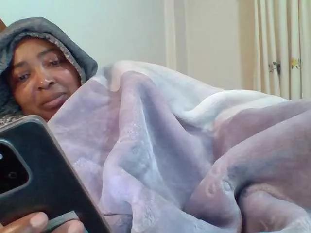 pussylips53 from BongaCams