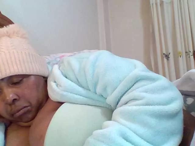 pussylips53 from BongaCams