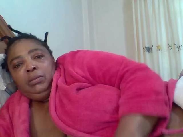 pussylips53 from BongaCams