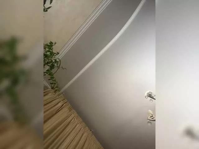 QWEENII from BongaCams