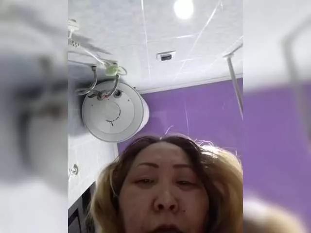 Qweentis from BongaCams