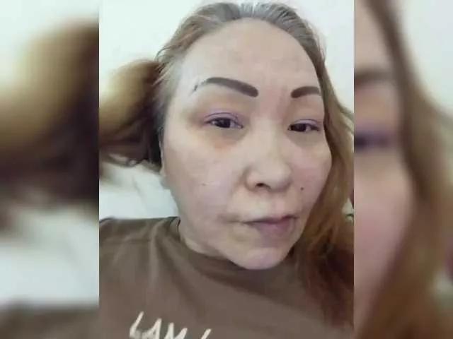 Qweentis from BongaCams
