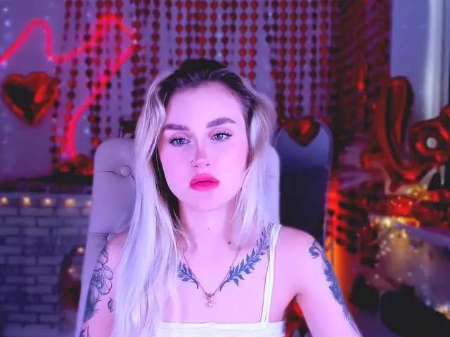 Explore our live girls sluts from our Custom and Multi clubs and checkout exclusive access to highly interactive content, such as shape, hair, titties, pussy type and many more.