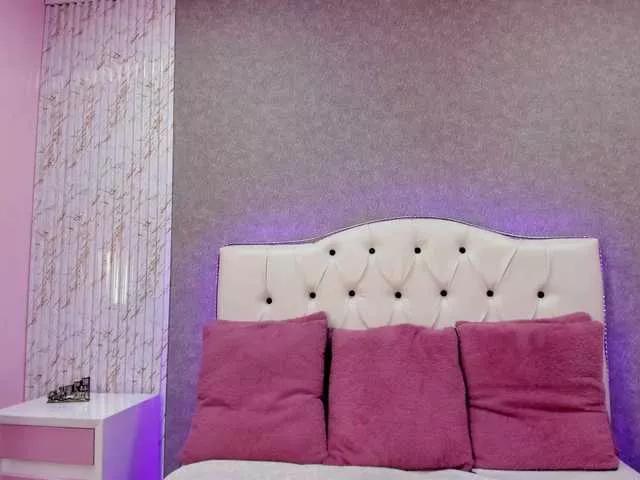 Explore our live girls sluts from our Custom and Multi clubs and checkout exclusive access to highly interactive content, such as shape, hair, titties, pussy type and many more.