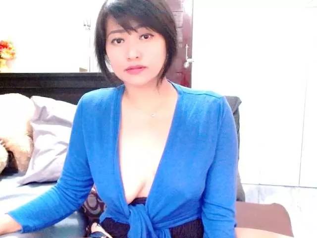 Rosselyn from BongaCams