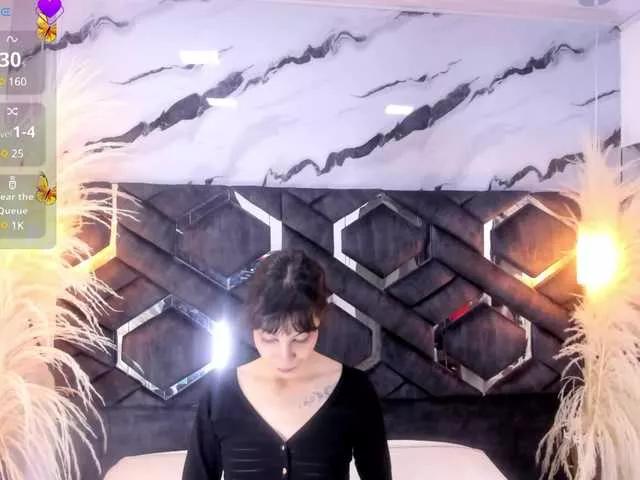 Explore our live girls sluts from our Custom and Multi clubs and checkout exclusive access to highly interactive content, such as shape, hair, titties, pussy type and many more.