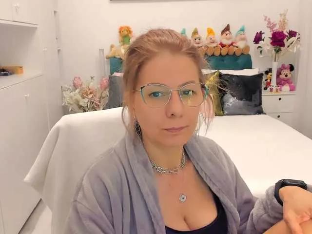Explore our live girls sluts from our Custom and Multi clubs and checkout exclusive access to highly interactive content, such as shape, hair, titties, pussy type and many more.