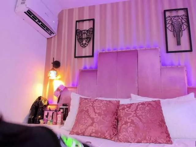 SamanthaAdelle from BongaCams