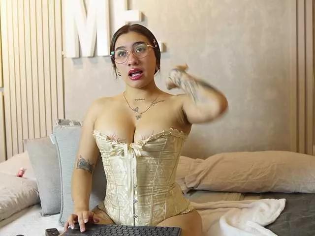 Explore our live girls sluts from our Custom and Multi clubs and checkout exclusive access to highly interactive content, such as shape, hair, titties, pussy type and many more.