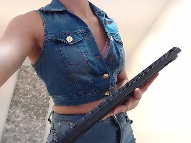 Explore our live girls sluts from our Custom and Multi clubs and checkout exclusive access to highly interactive content, such as shape, hair, titties, pussy type and many more.