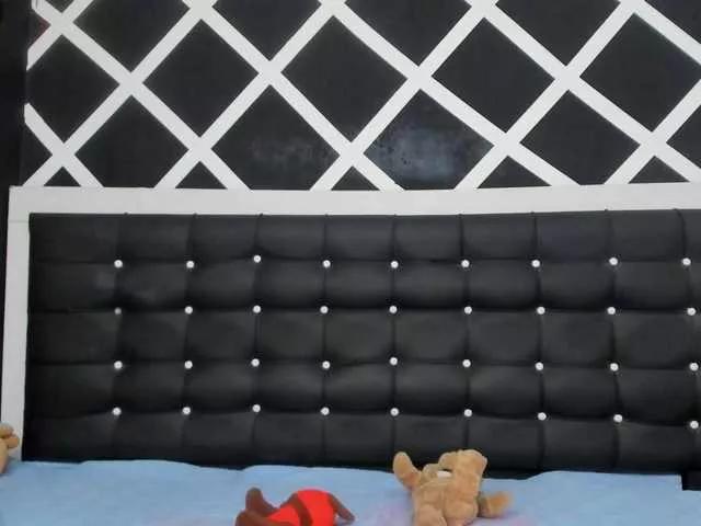 Explore our live girls sluts from our Custom and Multi clubs and checkout exclusive access to highly interactive content, such as shape, hair, titties, pussy type and many more.