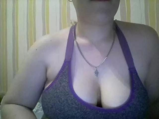 Sarah-Jane from BongaCams