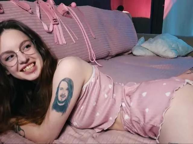 Explore our live girls sluts from our Custom and Multi clubs and checkout exclusive access to highly interactive content, such as shape, hair, titties, pussy type and many more.