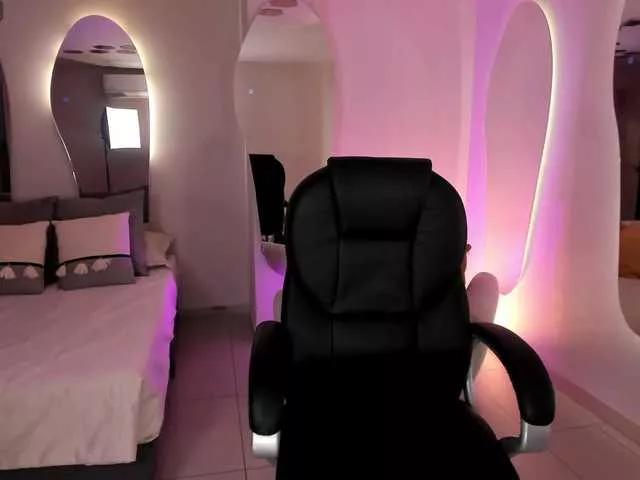 sarawinstone from BongaCams