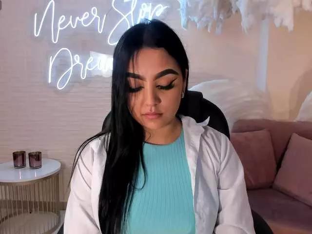 sarawinstone from BongaCams