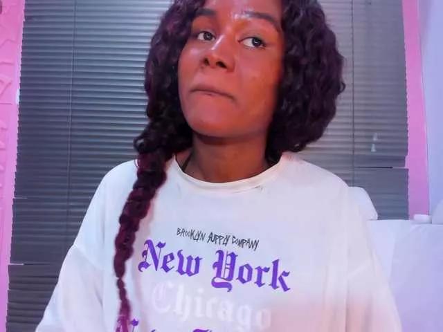 SashaLuxx from BongaCams