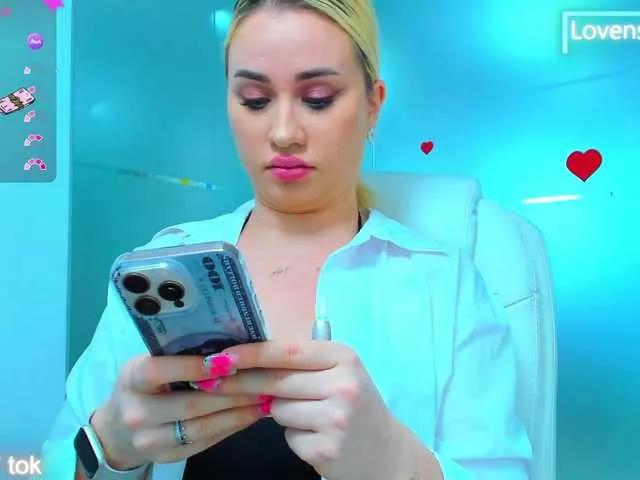 sassyqueen from BongaCams