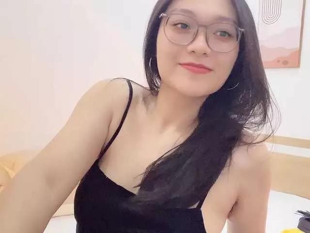 Selena295 from BongaCams