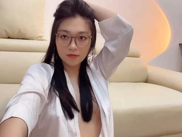 Selena295 from BongaCams