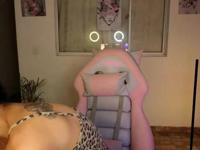Explore our live girls sluts from our Custom and Multi clubs and checkout exclusive access to highly interactive content, such as shape, hair, titties, pussy type and many more.