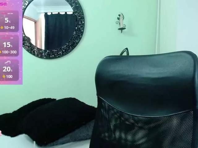 Explore our live girls sluts from our Custom and Multi clubs and checkout exclusive access to highly interactive content, such as shape, hair, titties, pussy type and many more.