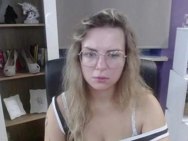Explore our live girls sluts from our Custom and Multi clubs and checkout exclusive access to highly interactive content, such as shape, hair, titties, pussy type and many more.