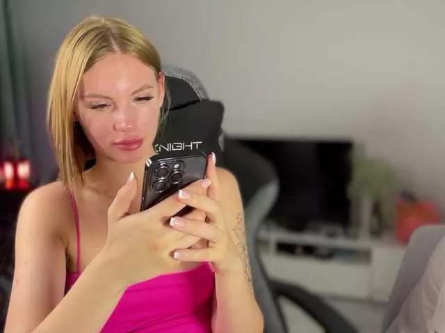 Explore our live girls sluts from our Custom and Multi clubs and checkout exclusive access to highly interactive content, such as shape, hair, titties, pussy type and many more.