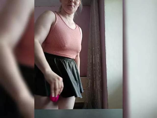 Explore our live girls sluts from our Custom and Multi clubs and checkout exclusive access to highly interactive content, such as shape, hair, titties, pussy type and many more.
