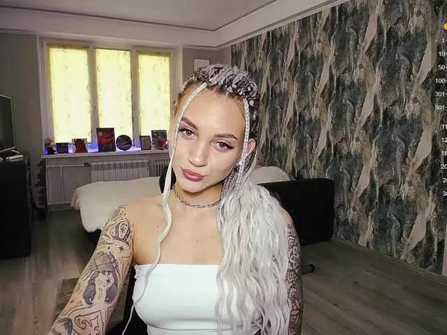 Explore our live girls sluts from our Custom and Multi clubs and checkout exclusive access to highly interactive content, such as shape, hair, titties, pussy type and many more.