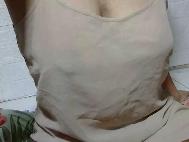 sweetmama17 from BongaCams