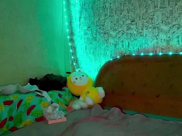 SweetPiggy13 from BongaCams