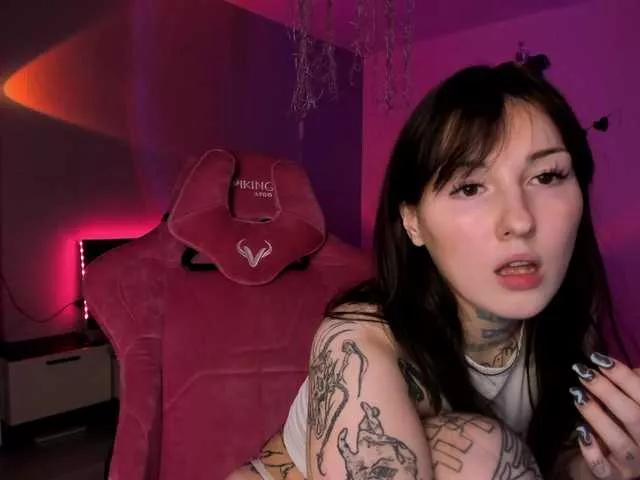 Explore our live girls sluts from our Custom and Multi clubs and checkout exclusive access to highly interactive content, such as shape, hair, titties, pussy type and many more.