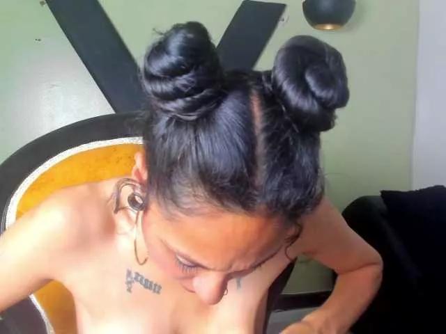 Sweettpleasure from BongaCams