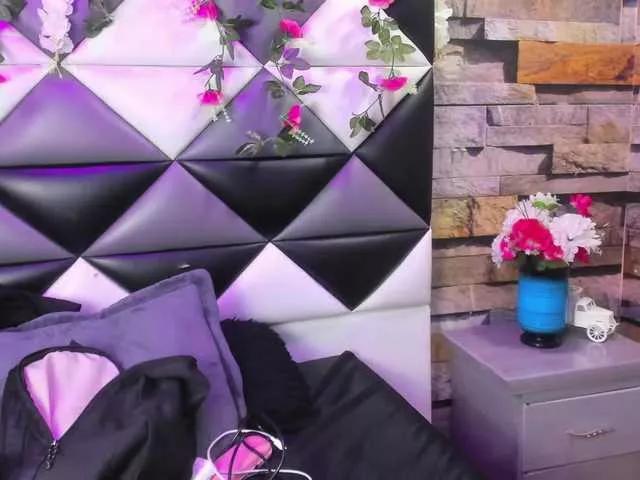 Explore our live girls sluts from our Custom and Multi clubs and checkout exclusive access to highly interactive content, such as shape, hair, titties, pussy type and many more.