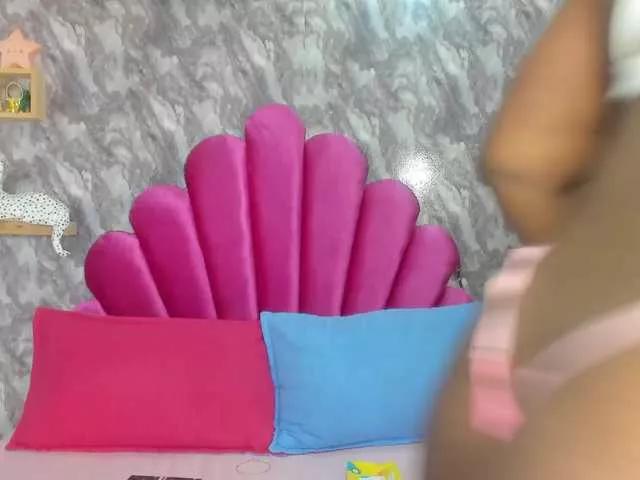 Explore our live girls sluts from our Custom and Multi clubs and checkout exclusive access to highly interactive content, such as shape, hair, titties, pussy type and many more.