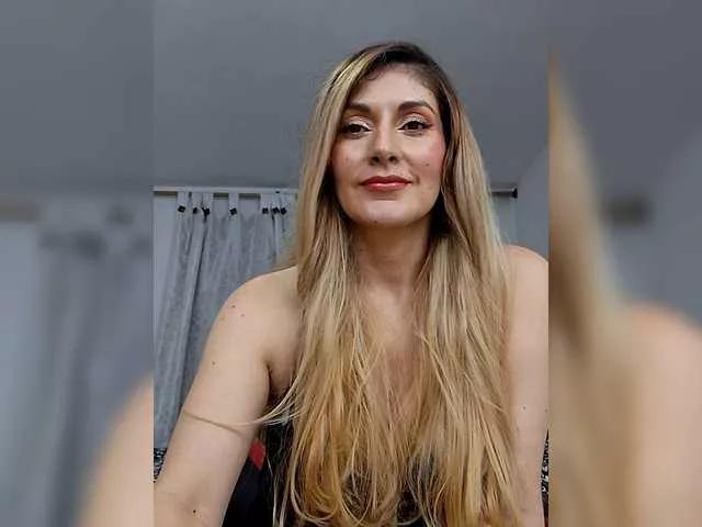 Explore our live girls sluts from our Custom and Multi clubs and checkout exclusive access to highly interactive content, such as shape, hair, titties, pussy type and many more.
