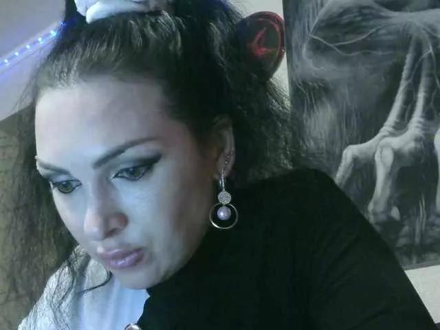 Explore our live girls sluts from our Custom and Multi clubs and checkout exclusive access to highly interactive content, such as shape, hair, titties, pussy type and many more.