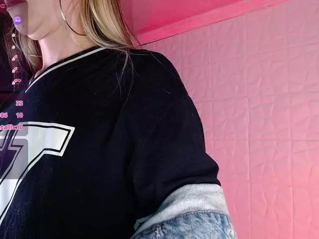 Explore our live girls sluts from our Custom and Multi clubs and checkout exclusive access to highly interactive content, such as shape, hair, titties, pussy type and many more.