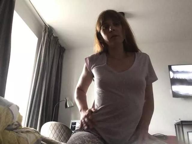 VivaLipstick from BongaCams