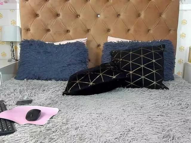 Vivian-Cross from BongaCams