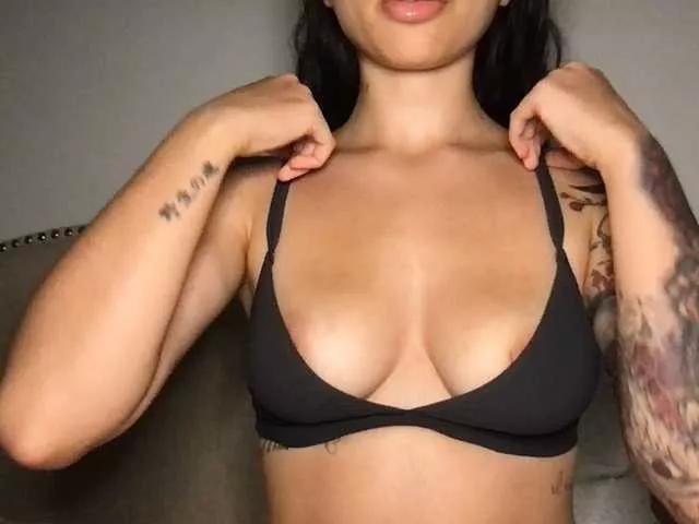 Xoxcat from BongaCams