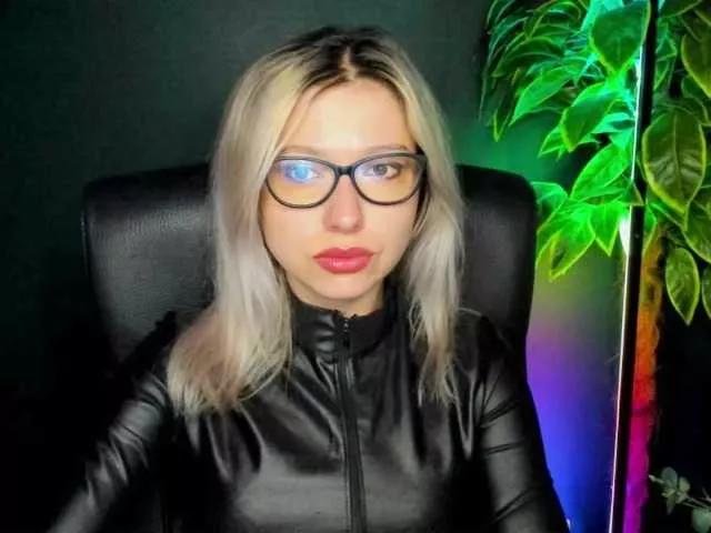 xxHeidiLove from BongaCams